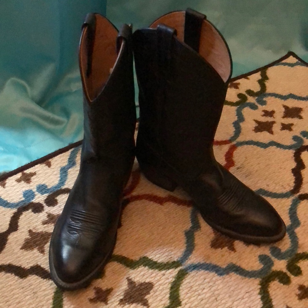 Ariat brand cowboy boots